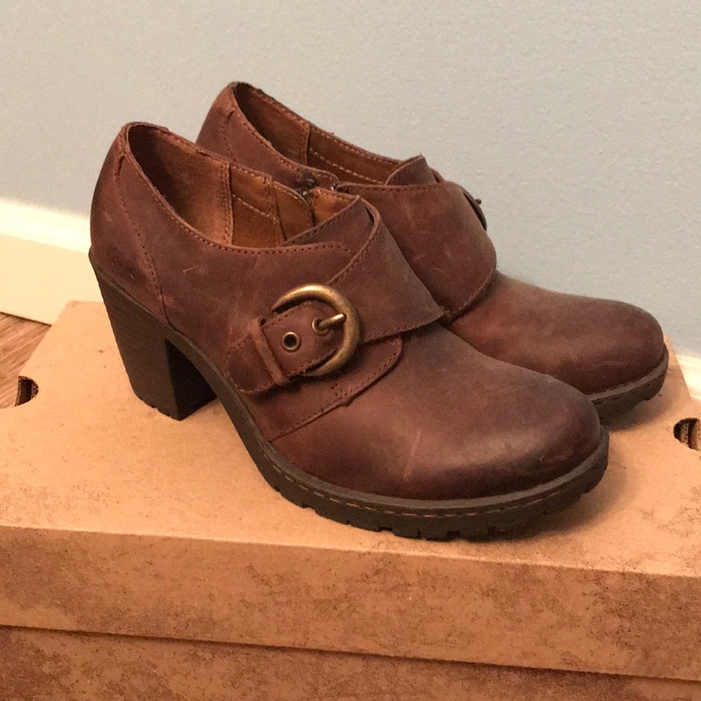 b.o.c. Mid size bootie size 6, like new!